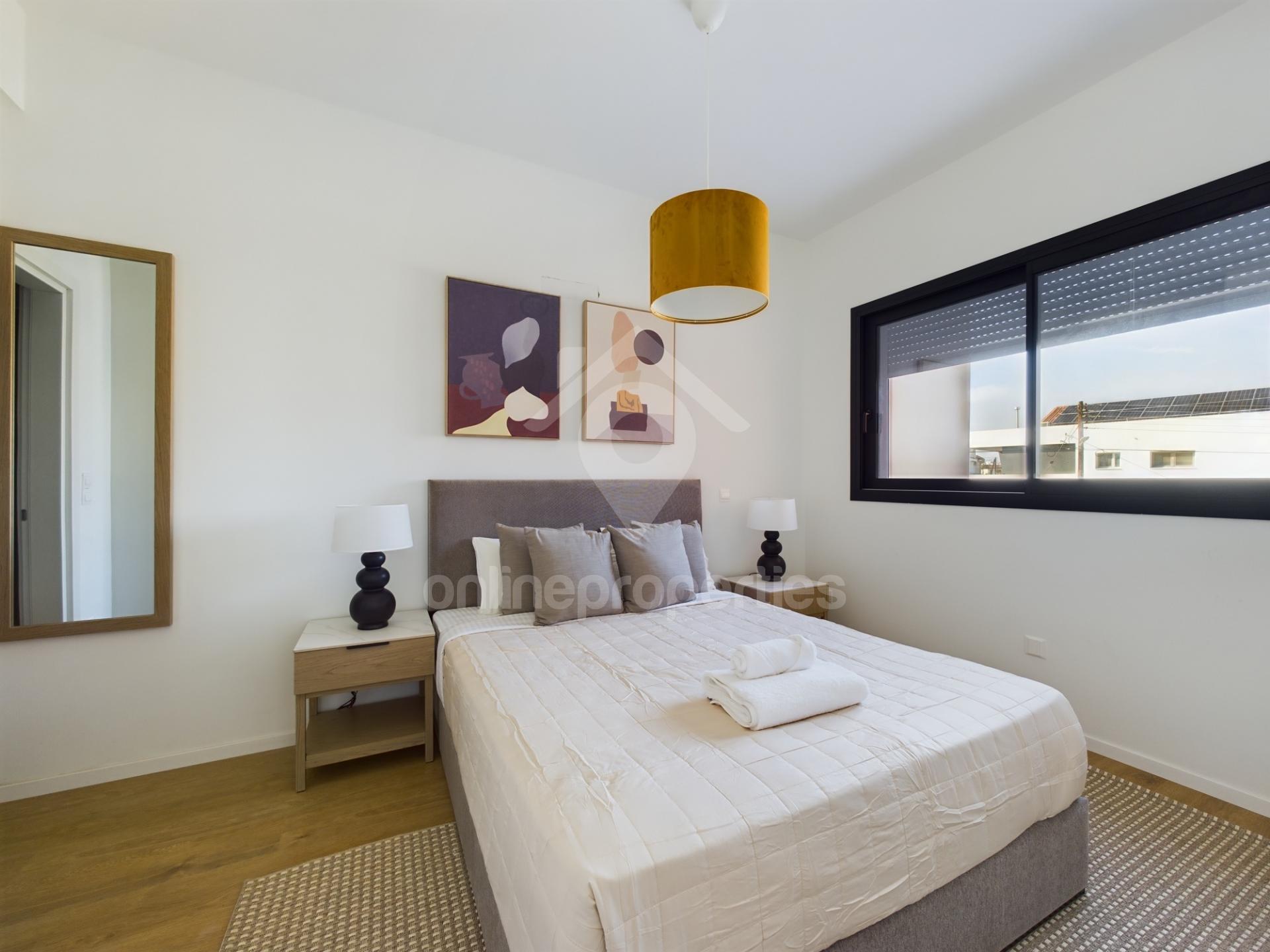 To change image, hover mouse over thumbnails below