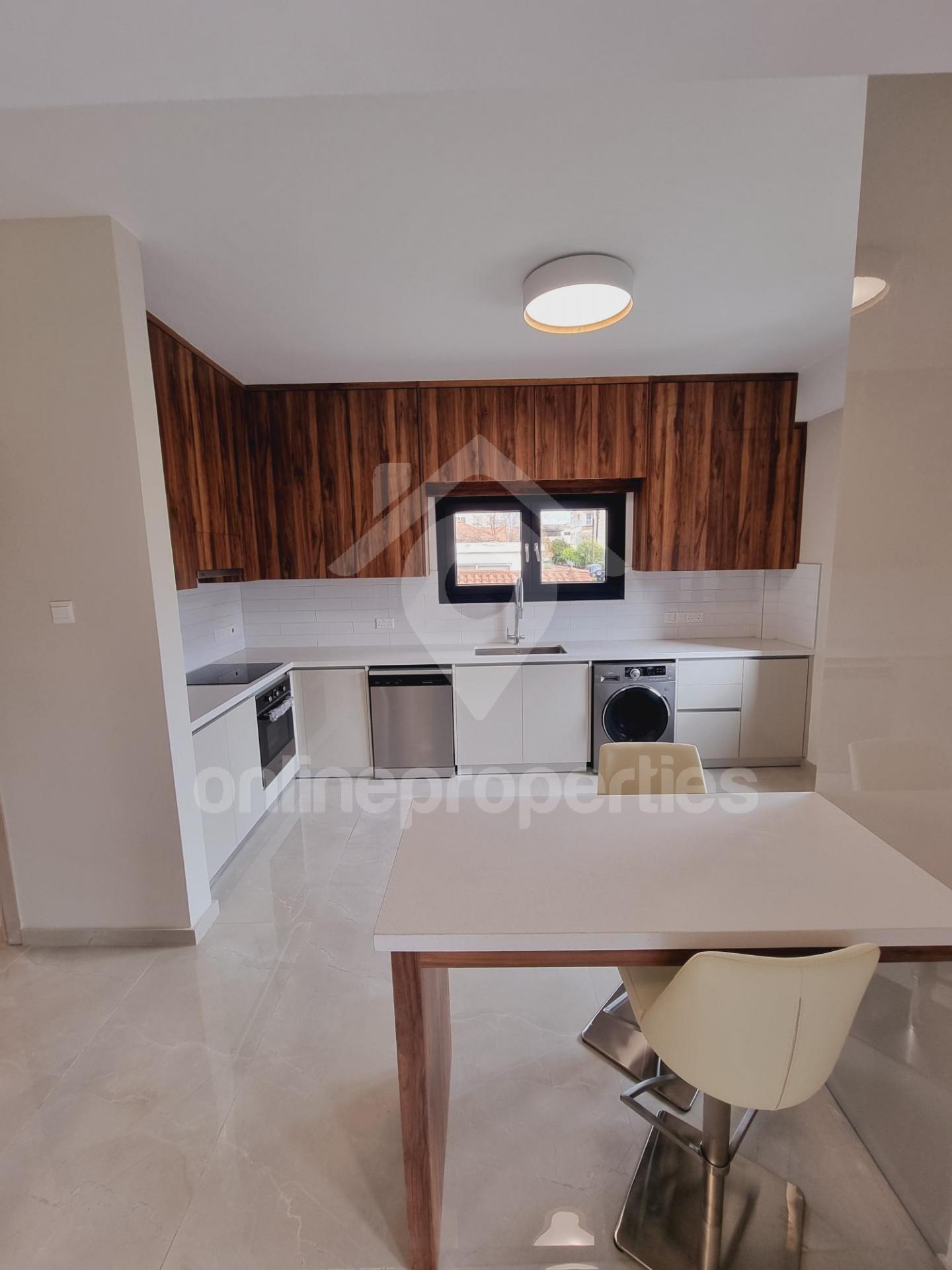 To change image, hover mouse over thumbnails below