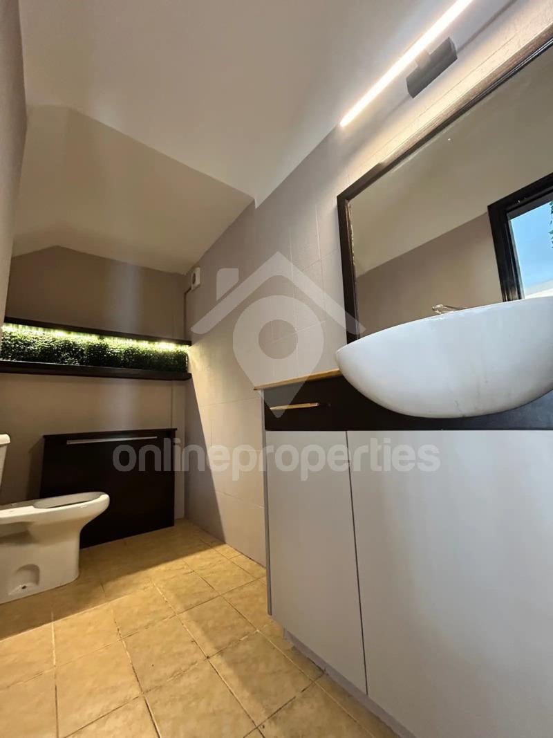 To change image, hover mouse over thumbnails below