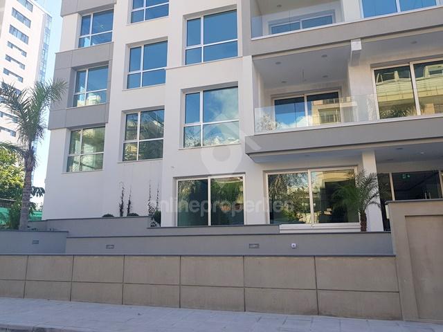 To change image, hover mouse over thumbnails below