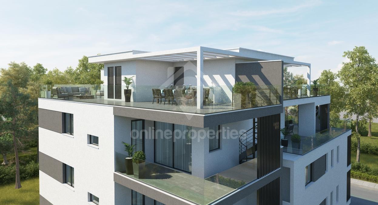 Luxury living with roof garden downtown