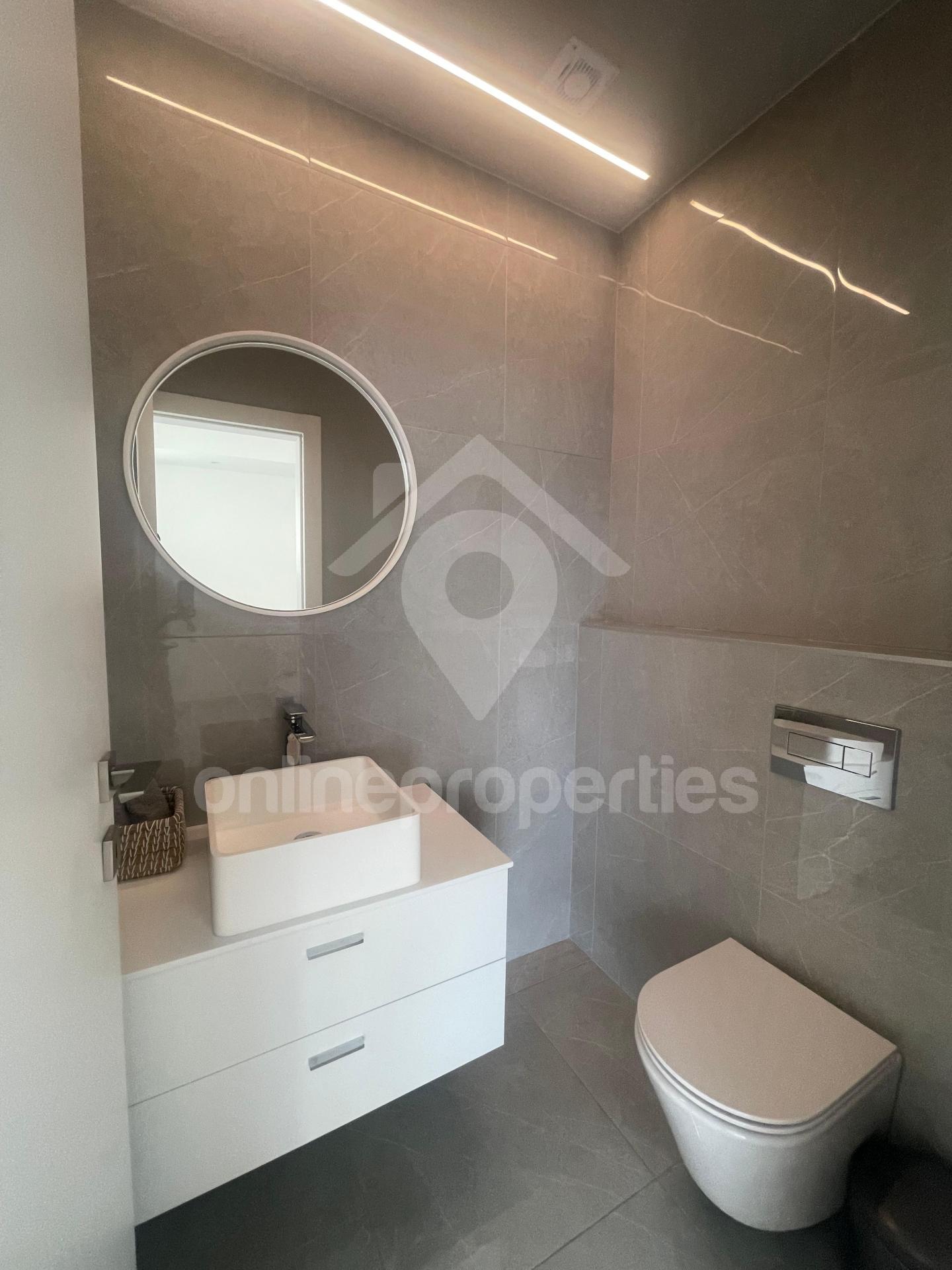 To change image, hover mouse over thumbnails below