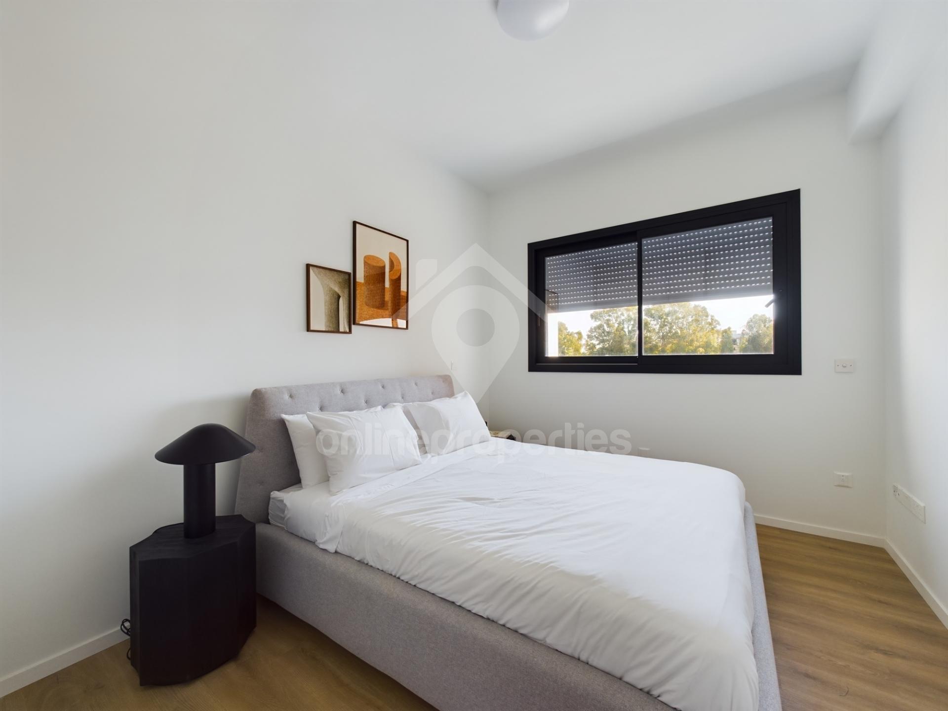 To change image, hover mouse over thumbnails below