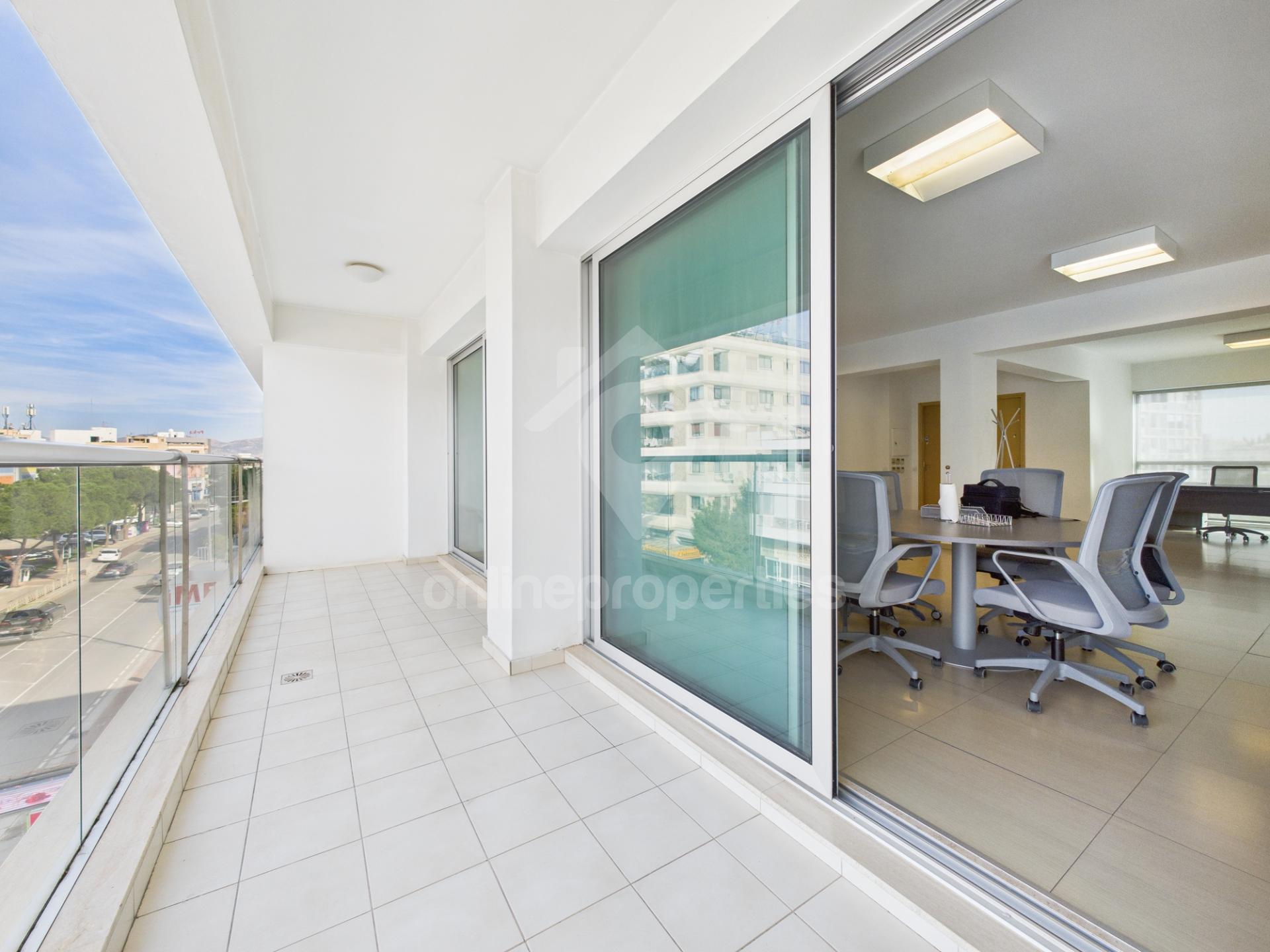 To change image, hover mouse over thumbnails below