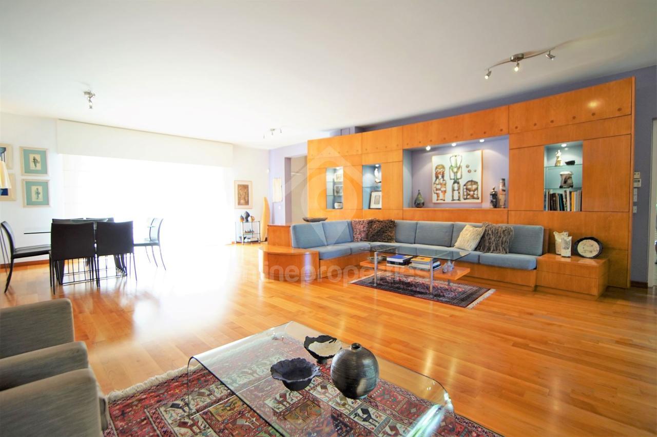 To change image, hover mouse over thumbnails below