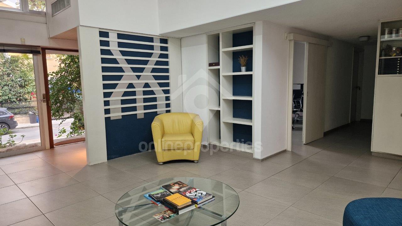 To change image, hover mouse over thumbnails below