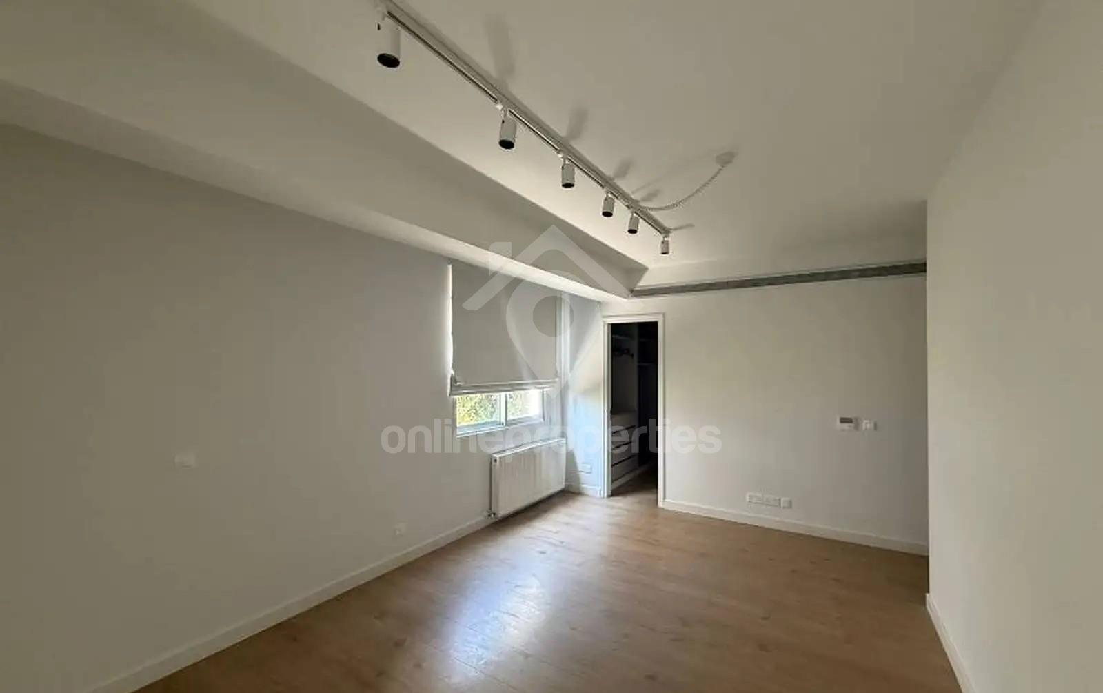 To change image, hover mouse over thumbnails below