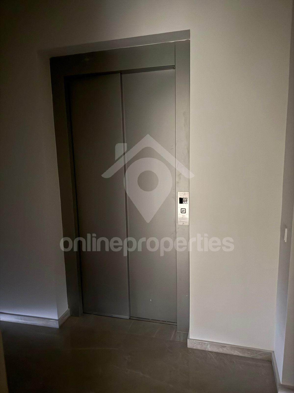 To change image, hover mouse over thumbnails below