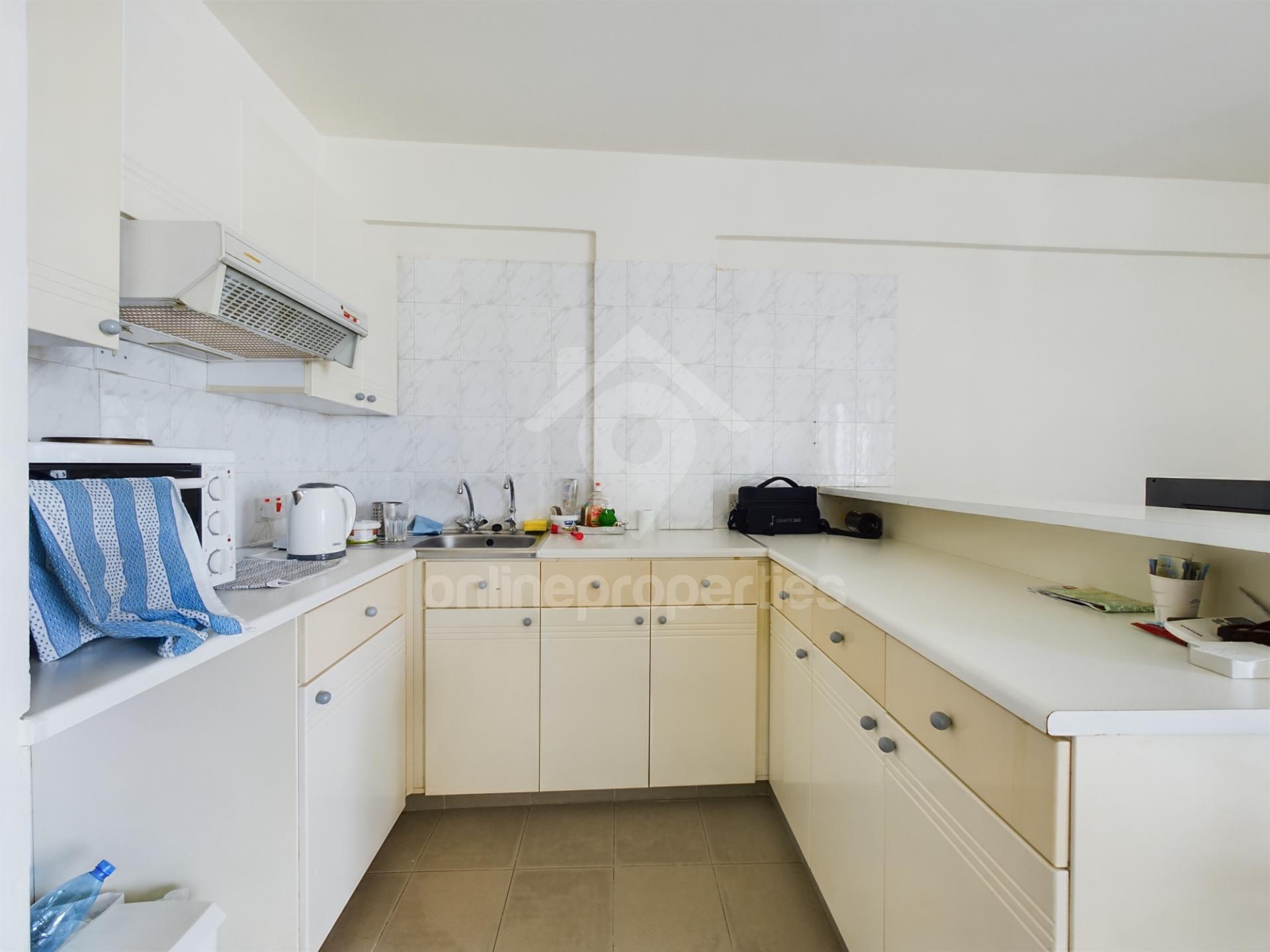 To change image, hover mouse over thumbnails below