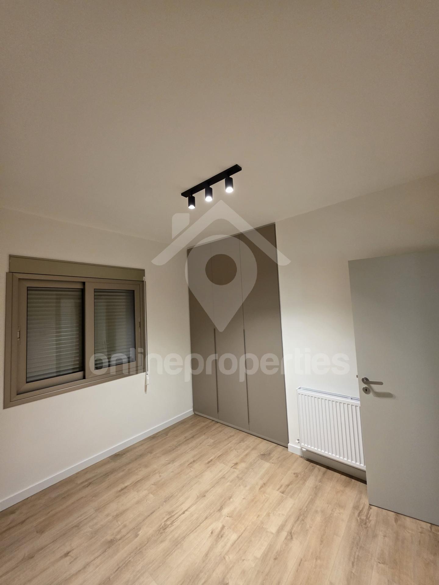 To change image, hover mouse over thumbnails below