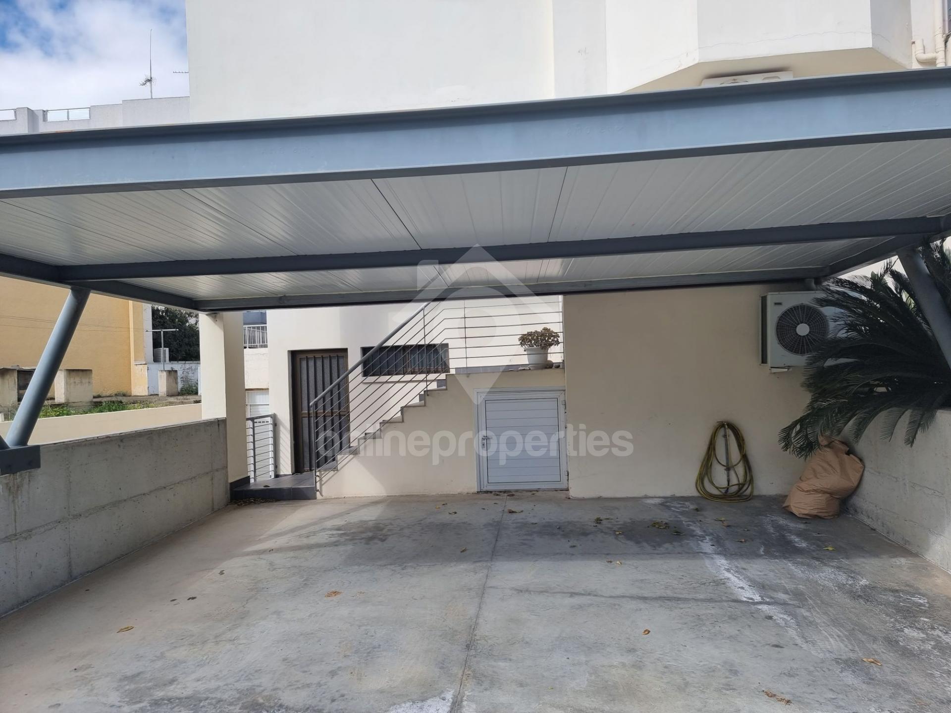 To change image, hover mouse over thumbnails below