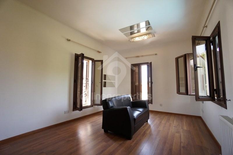 To change image, hover mouse over thumbnails below