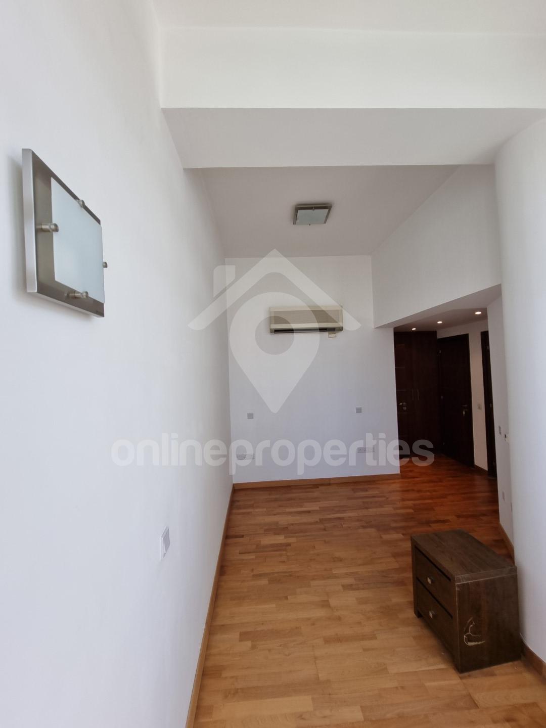 To change image, hover mouse over thumbnails below