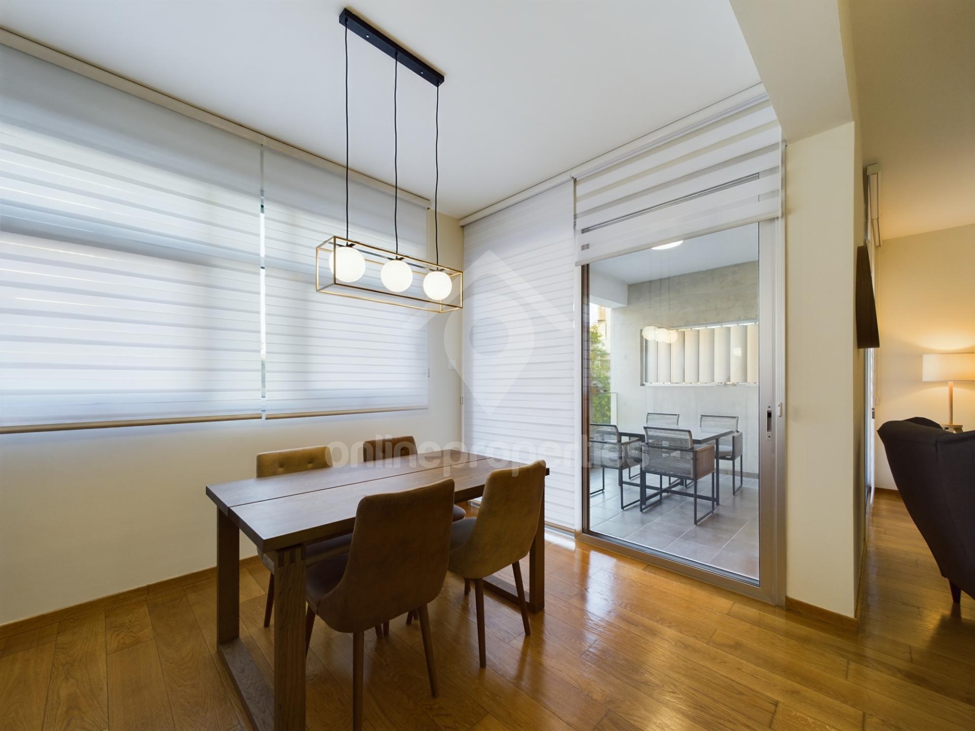 To change image, hover mouse over thumbnails below