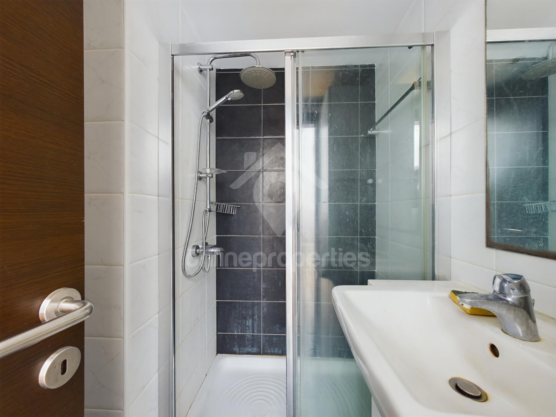 To change image, hover mouse over thumbnails below