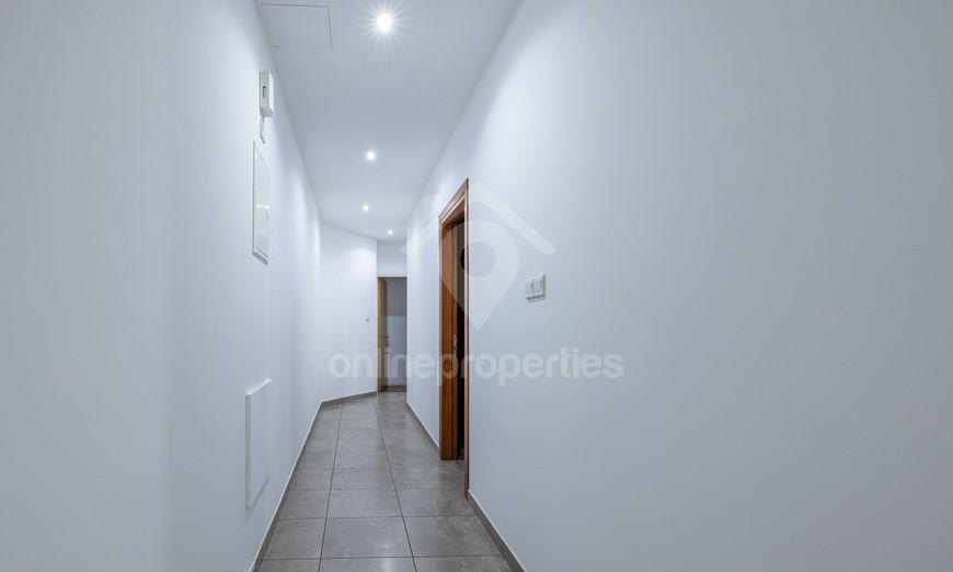 To change image, hover mouse over thumbnails below