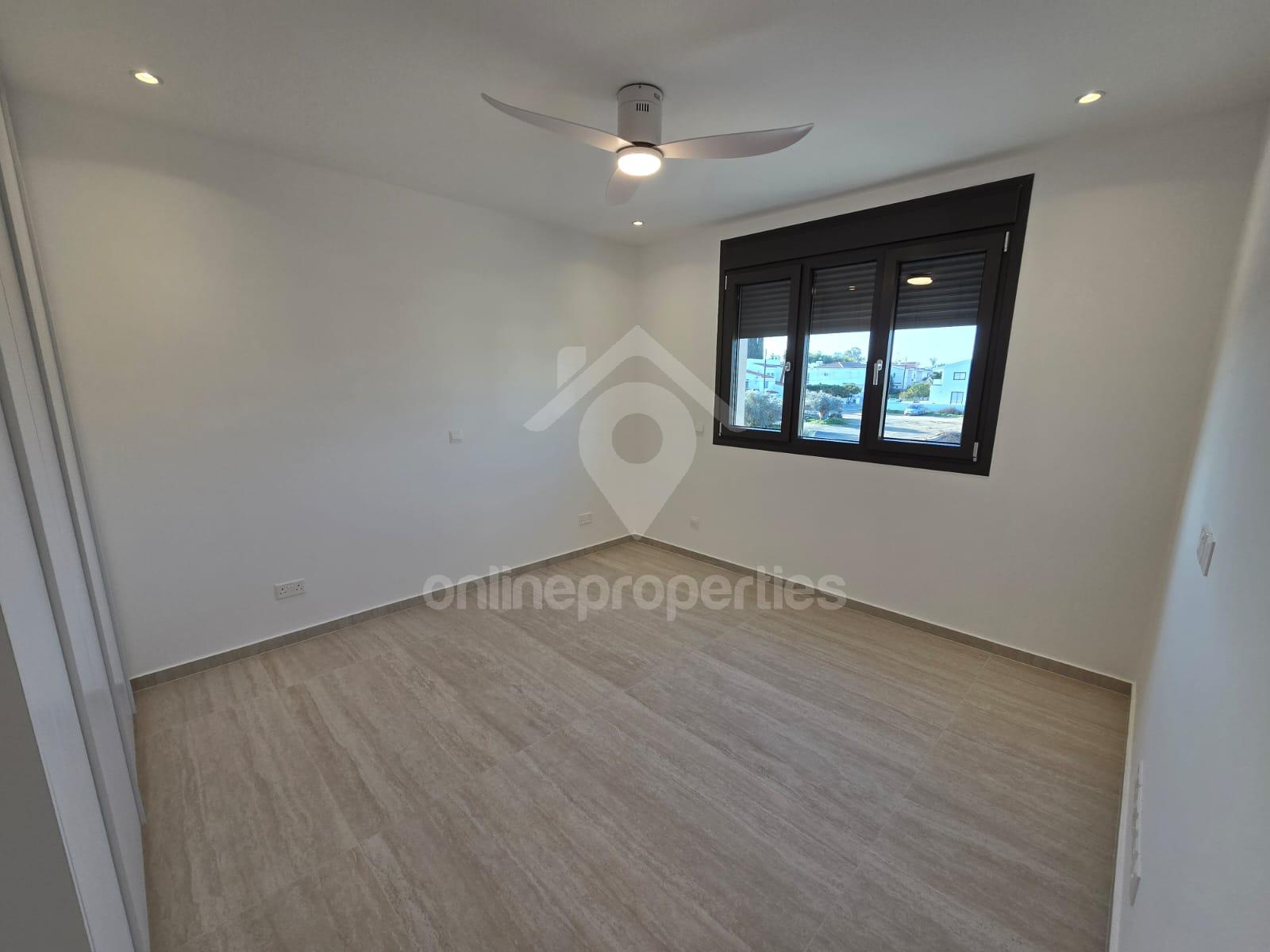 To change image, hover mouse over thumbnails below