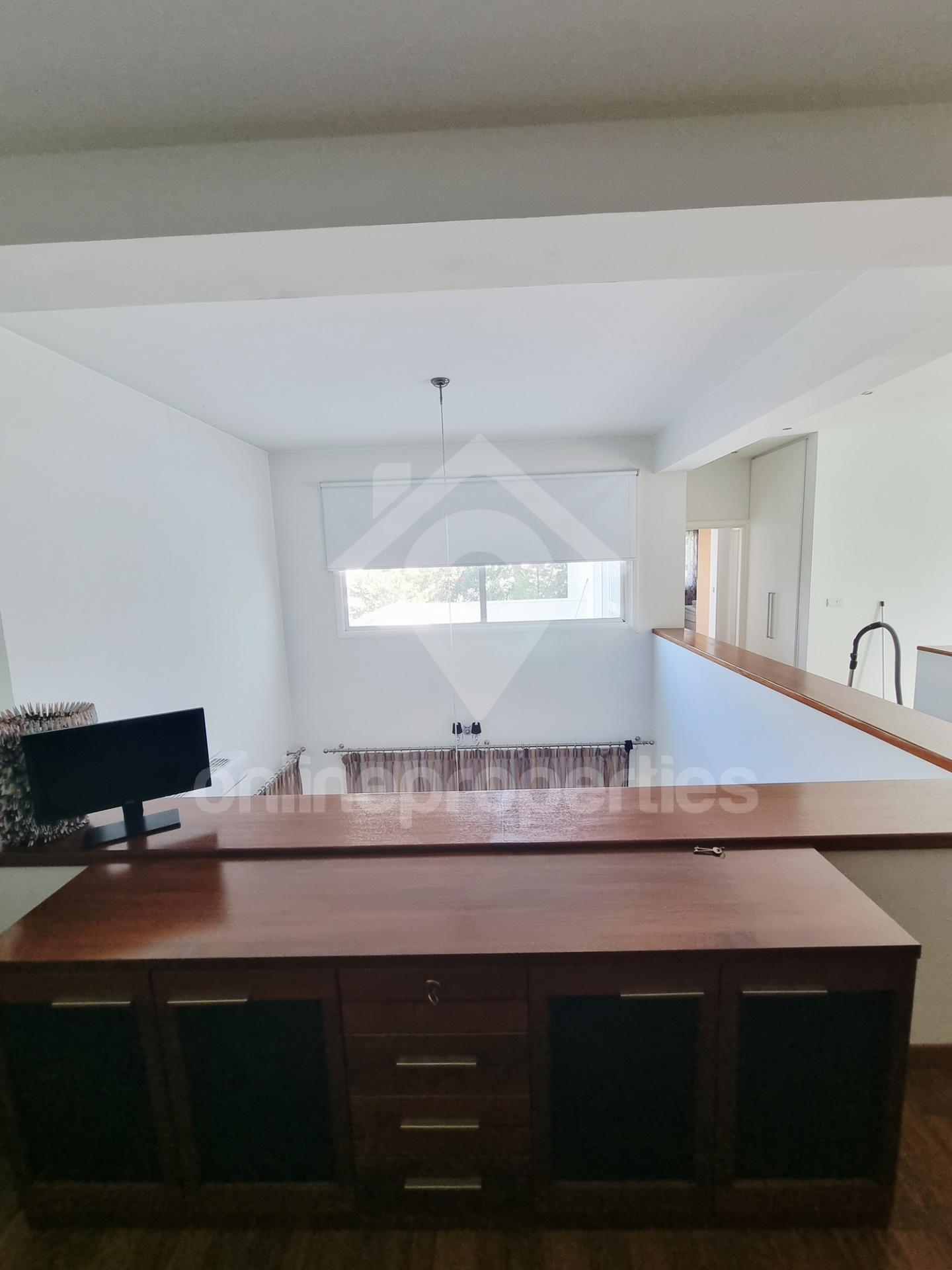 To change image, hover mouse over thumbnails below