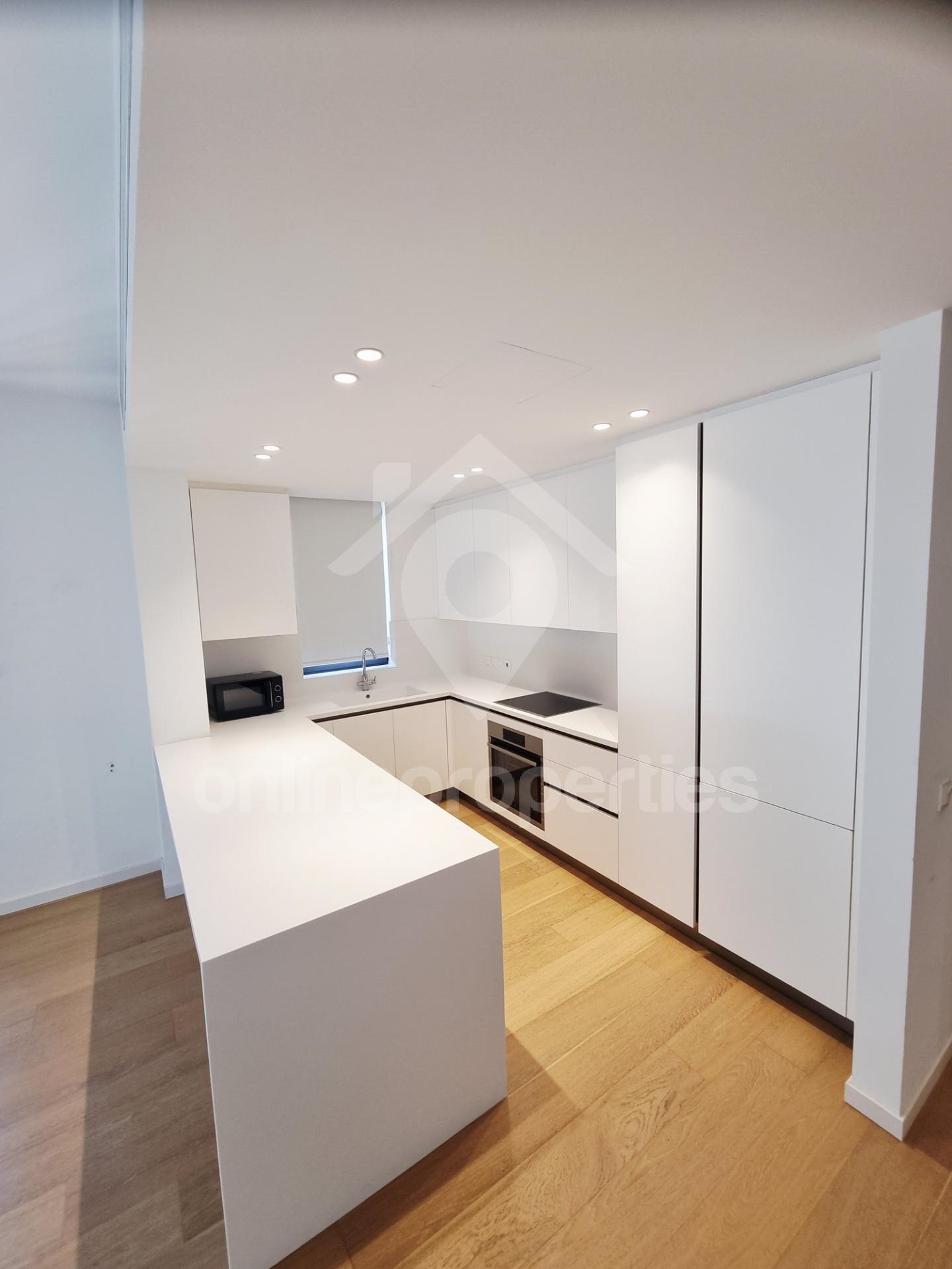 To change image, hover mouse over thumbnails below