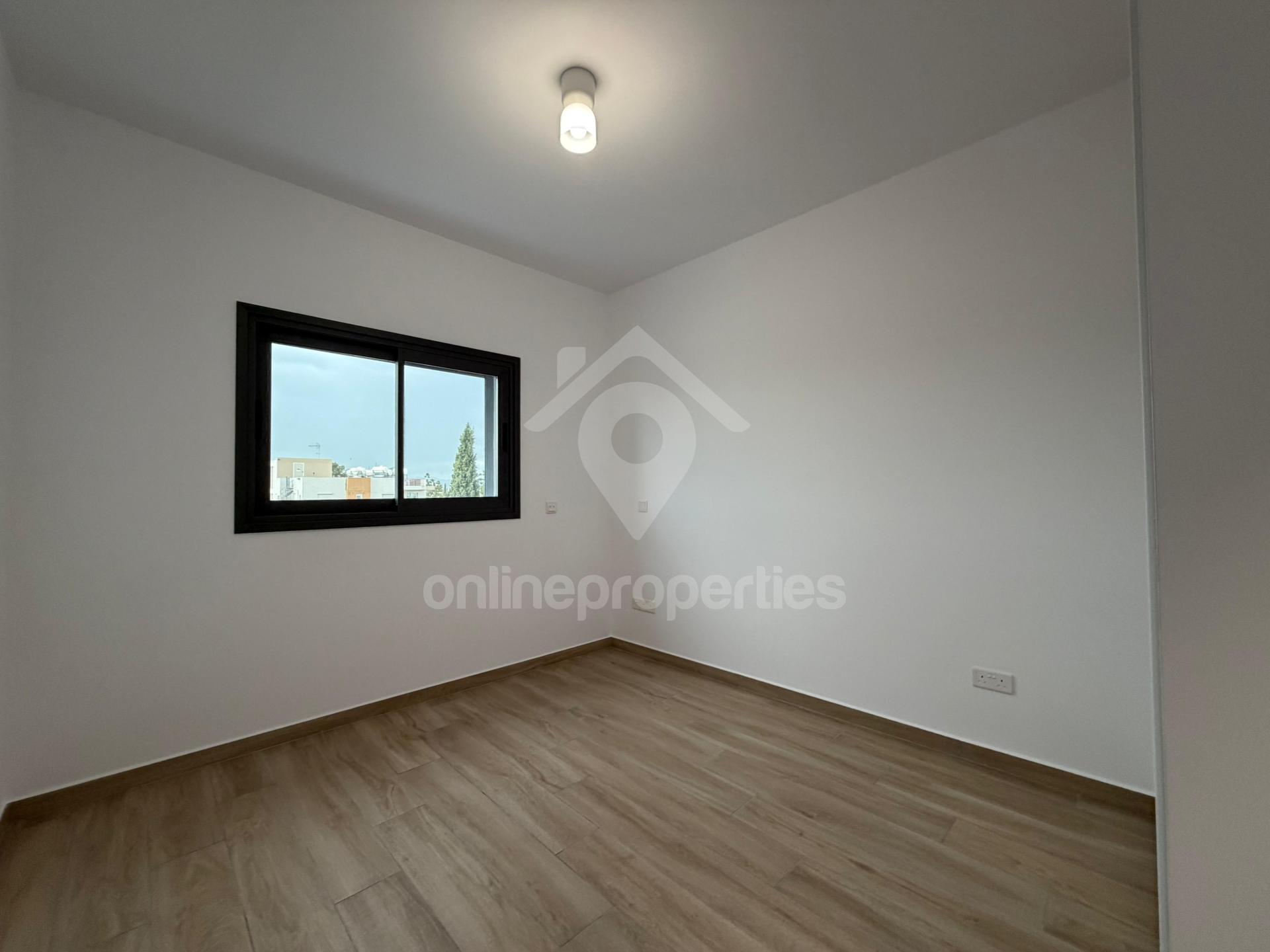 To change image, hover mouse over thumbnails below