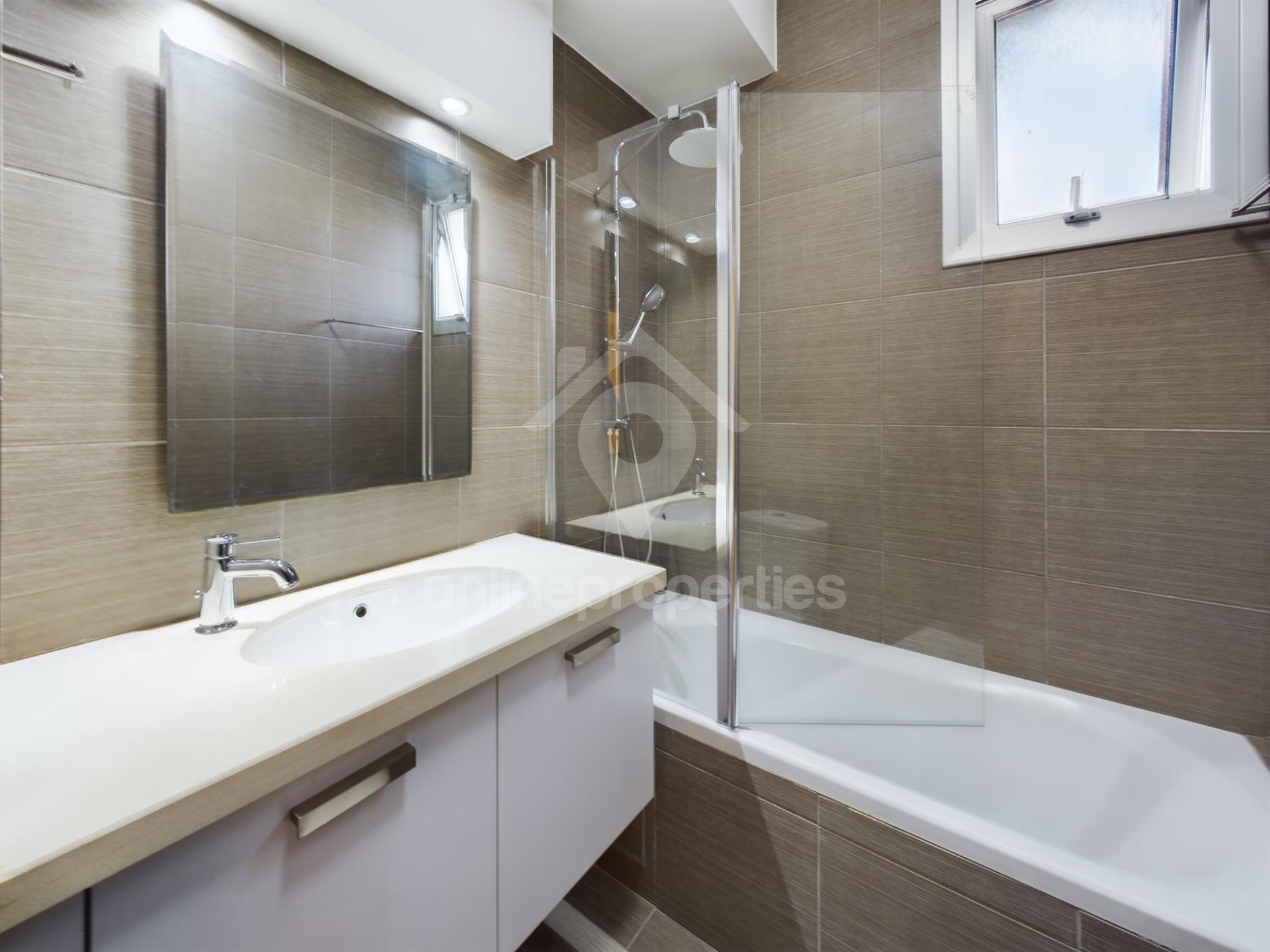 To change image, hover mouse over thumbnails below