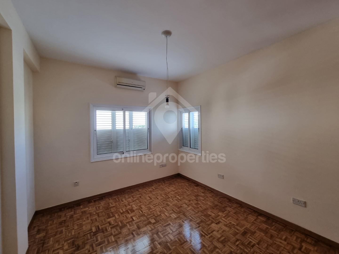 To change image, hover mouse over thumbnails below