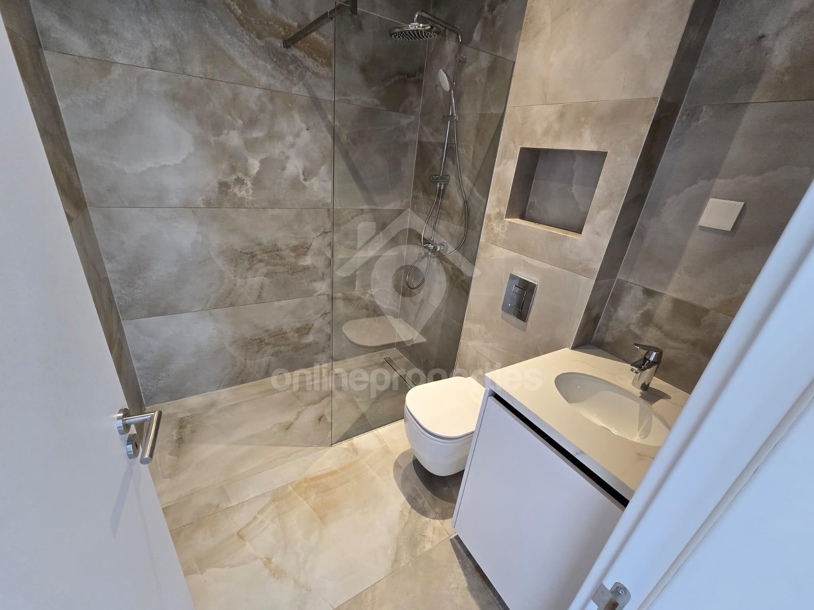 To change image, hover mouse over thumbnails below