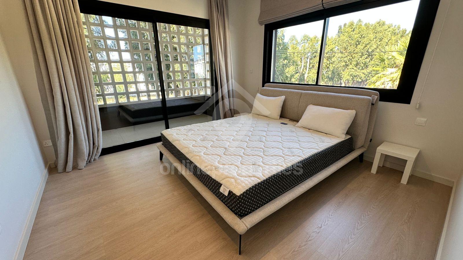 To change image, hover mouse over thumbnails below