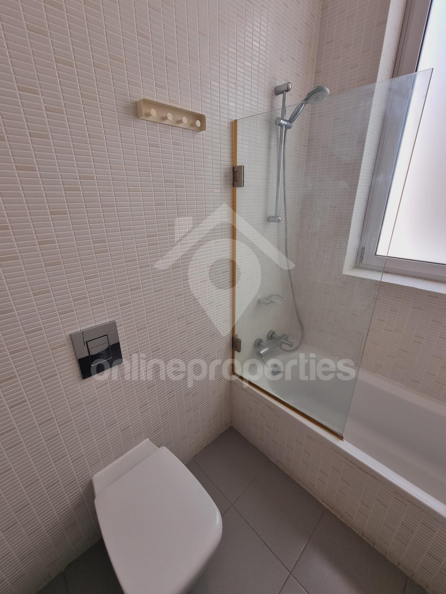 To change image, hover mouse over thumbnails below