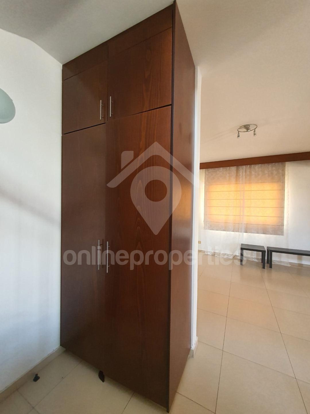 To change image, hover mouse over thumbnails below