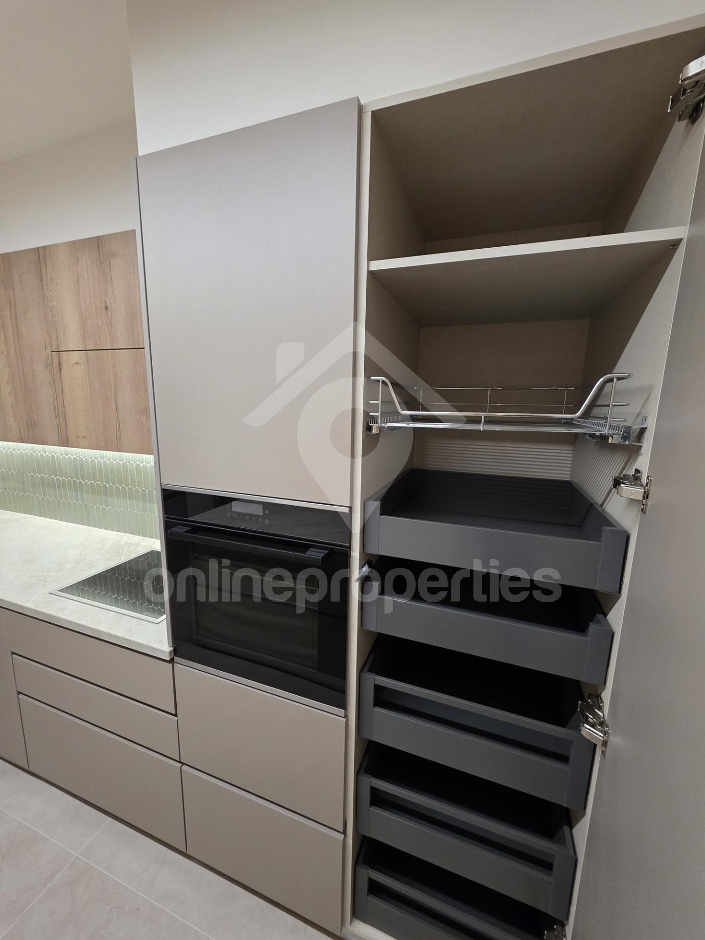 To change image, hover mouse over thumbnails below