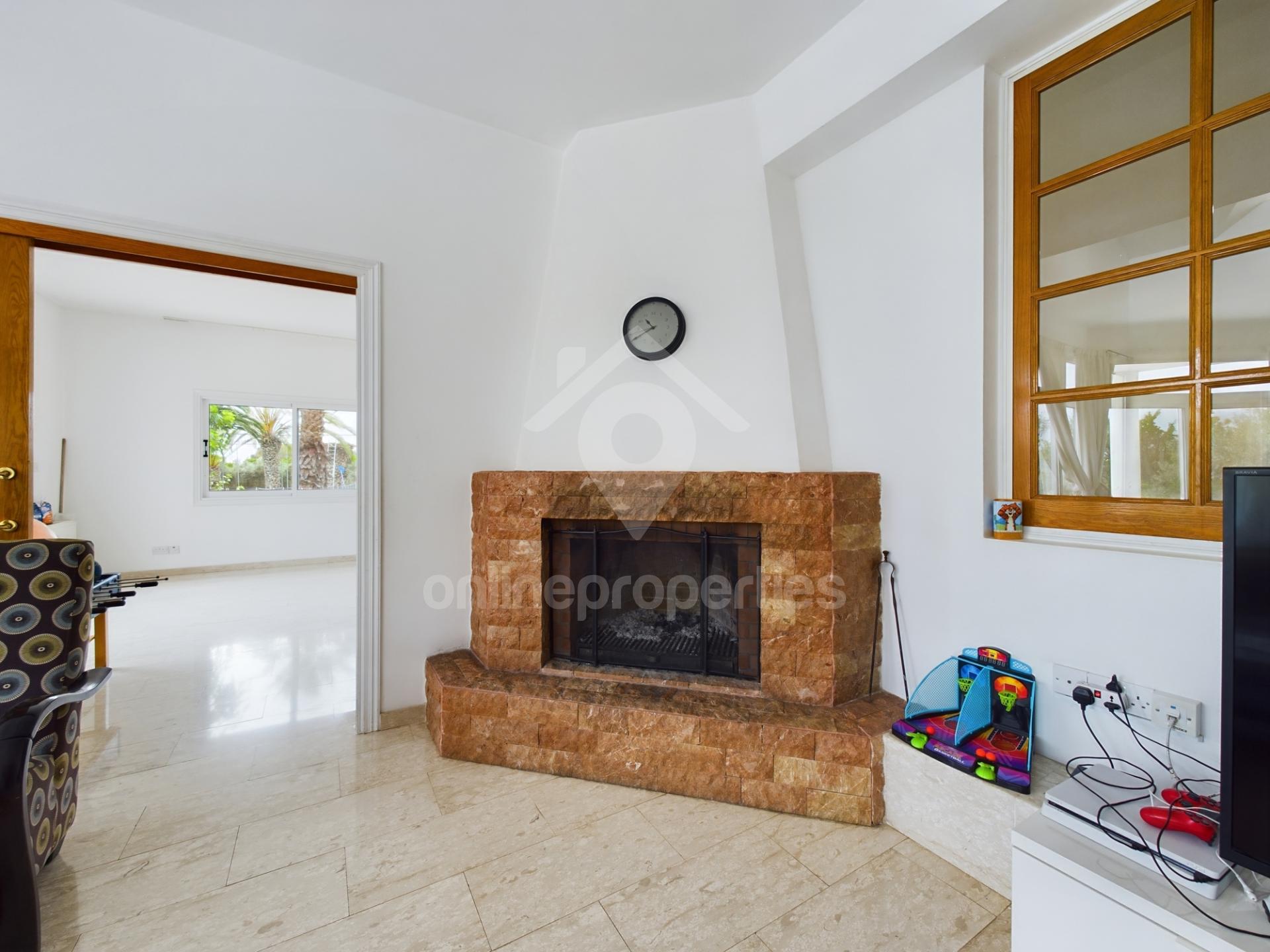 To change image, hover mouse over thumbnails below