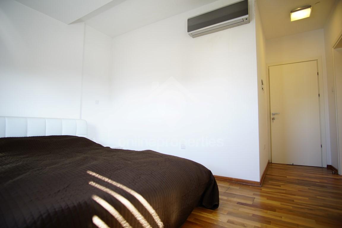 To change image, hover mouse over thumbnails below