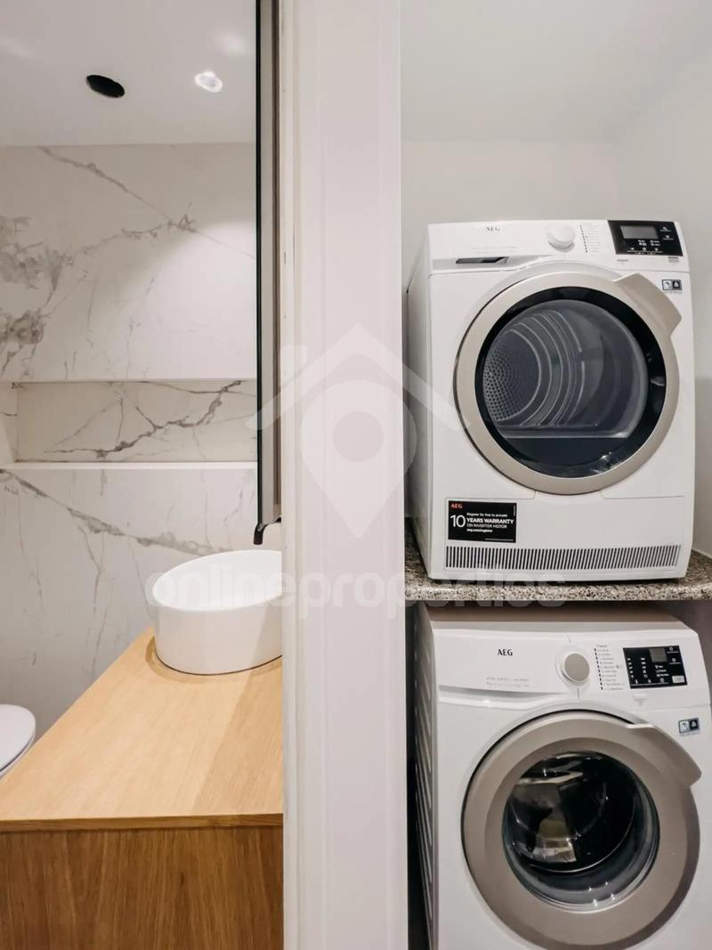 To change image, hover mouse over thumbnails below