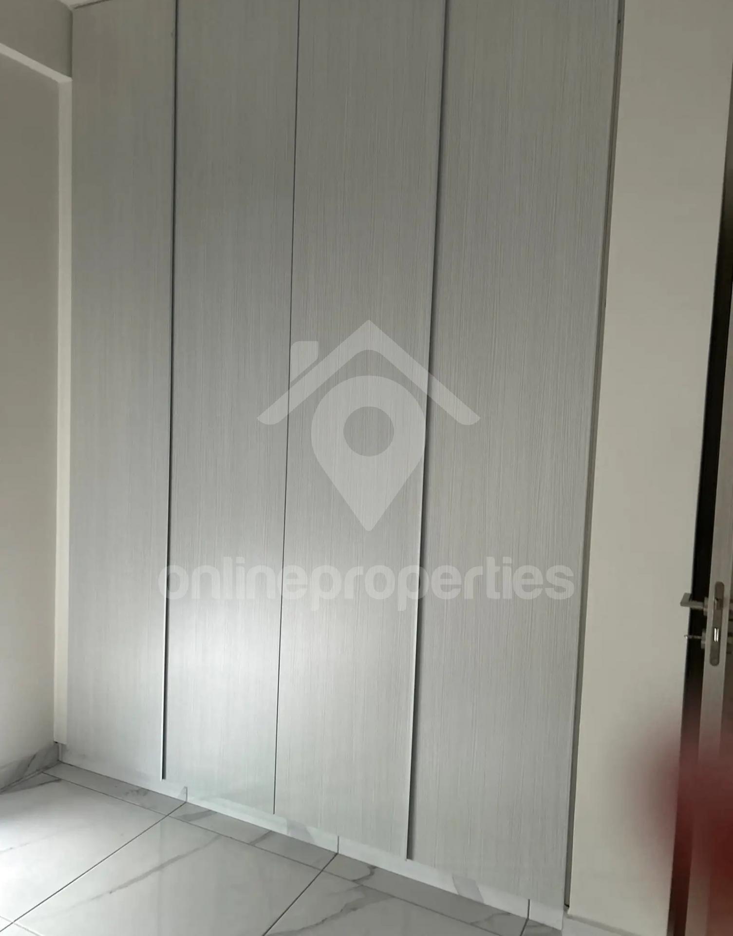 To change image, hover mouse over thumbnails below