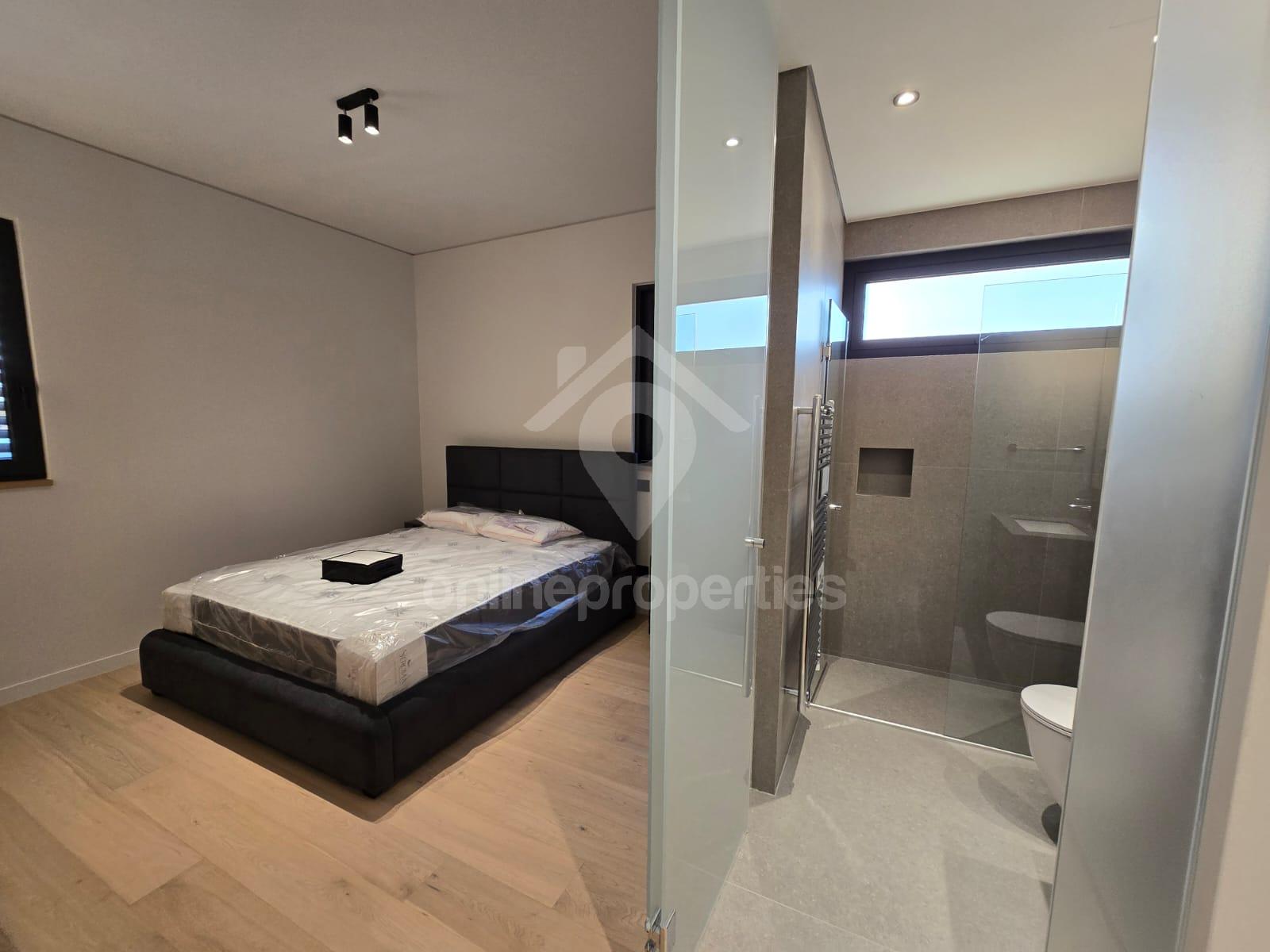 To change image, hover mouse over thumbnails below