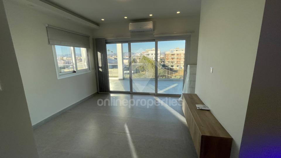 To change image, hover mouse over thumbnails below