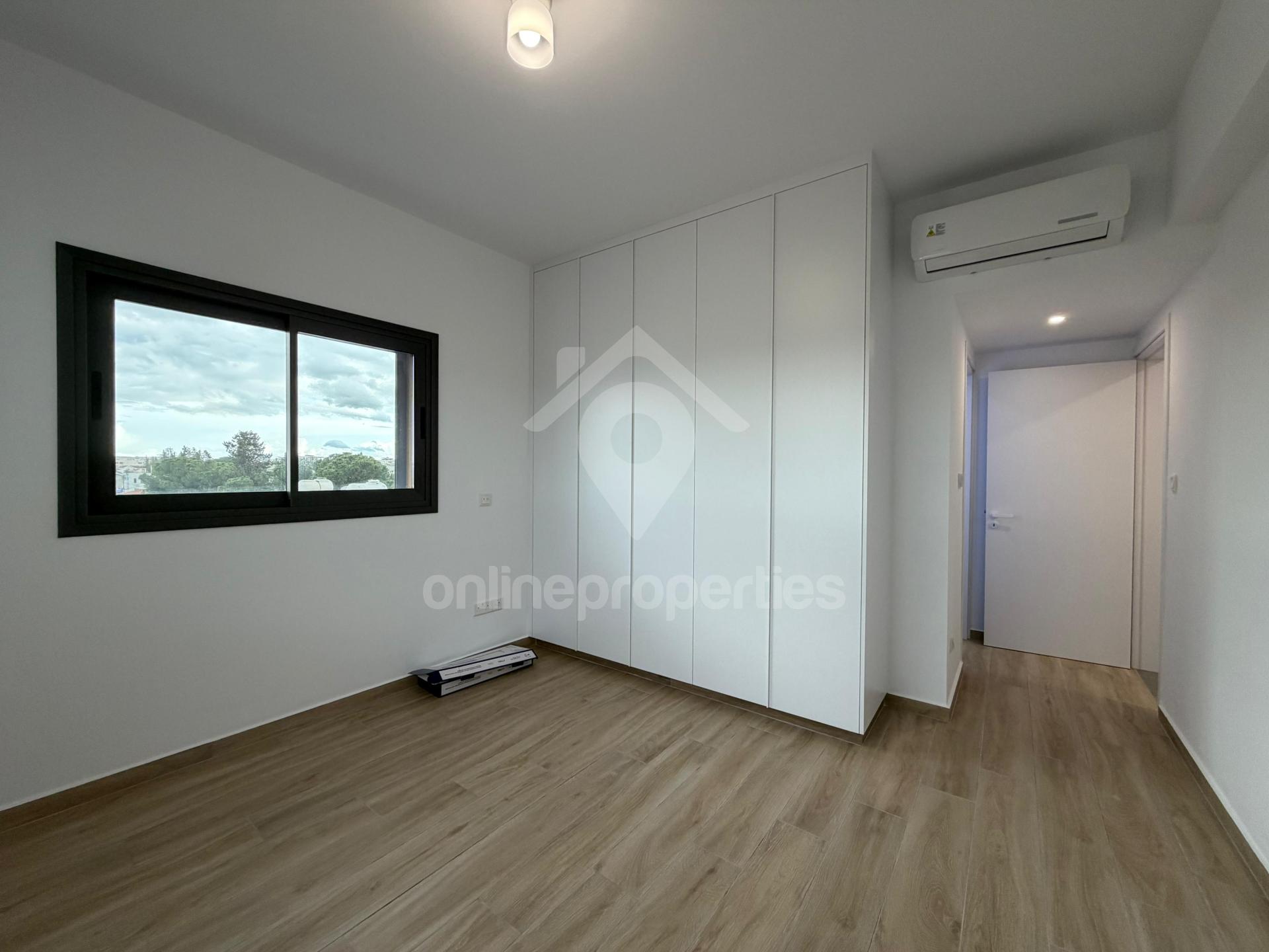 To change image, hover mouse over thumbnails below