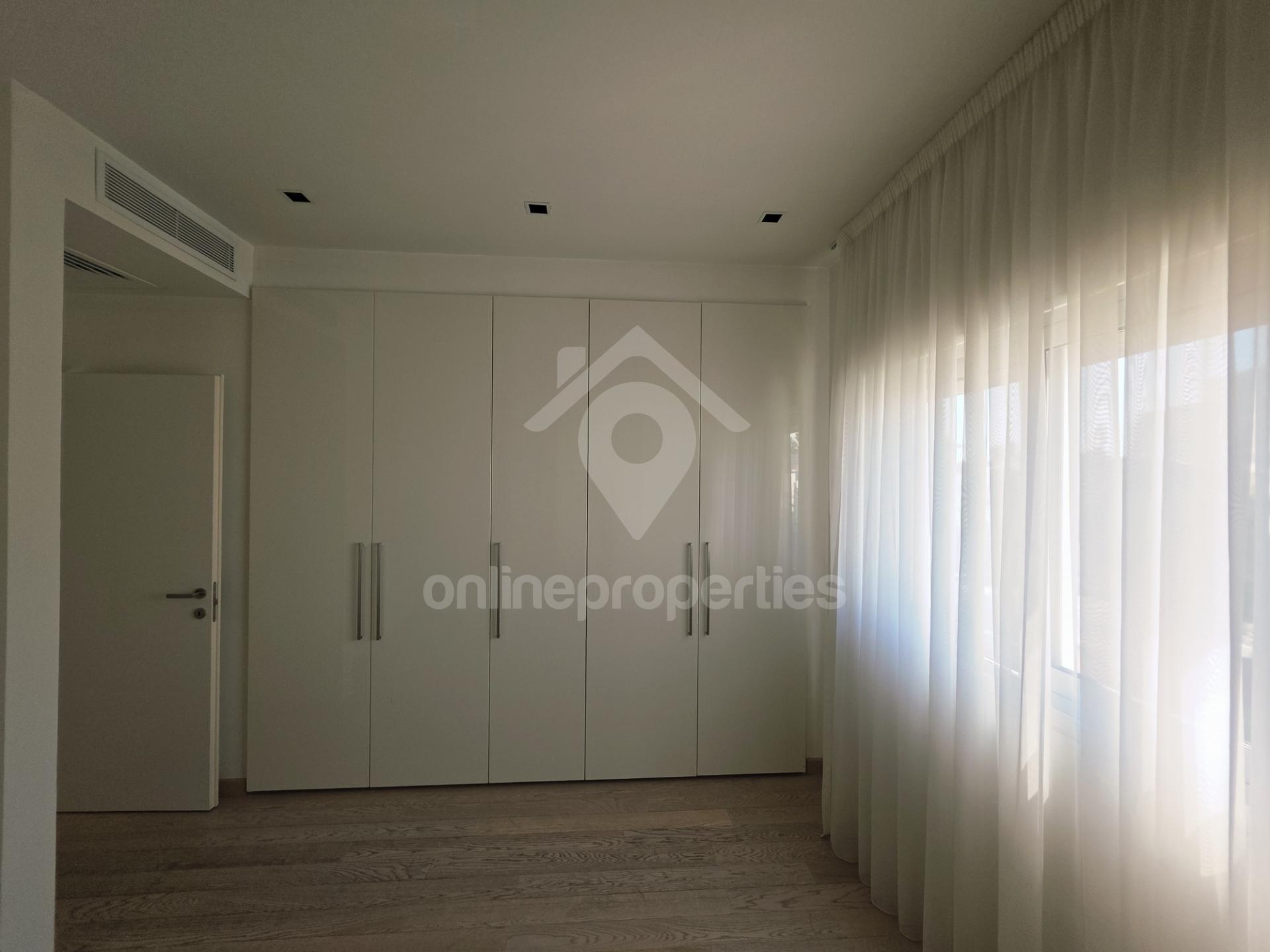 To change image, hover mouse over thumbnails below