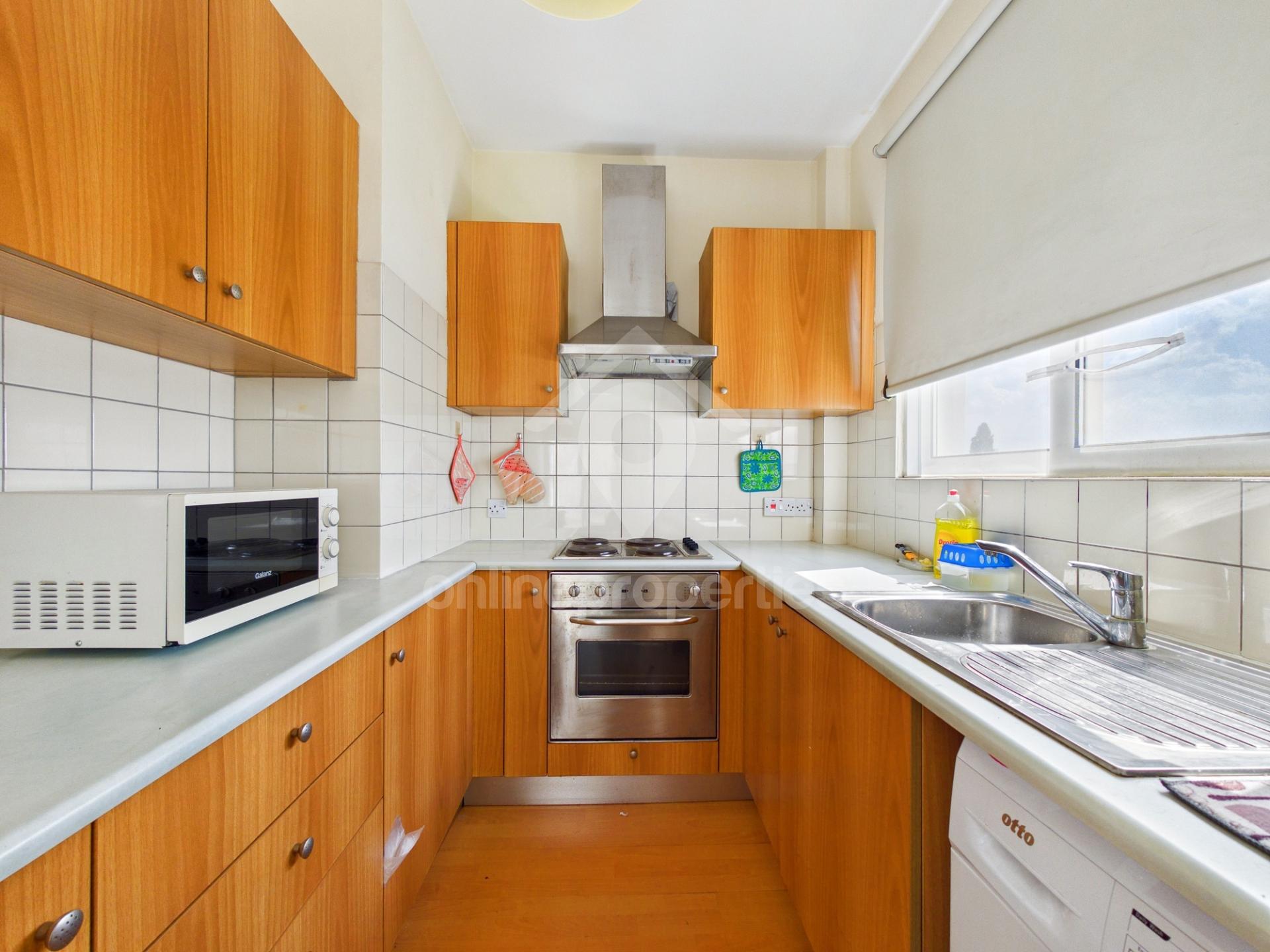 To change image, hover mouse over thumbnails below