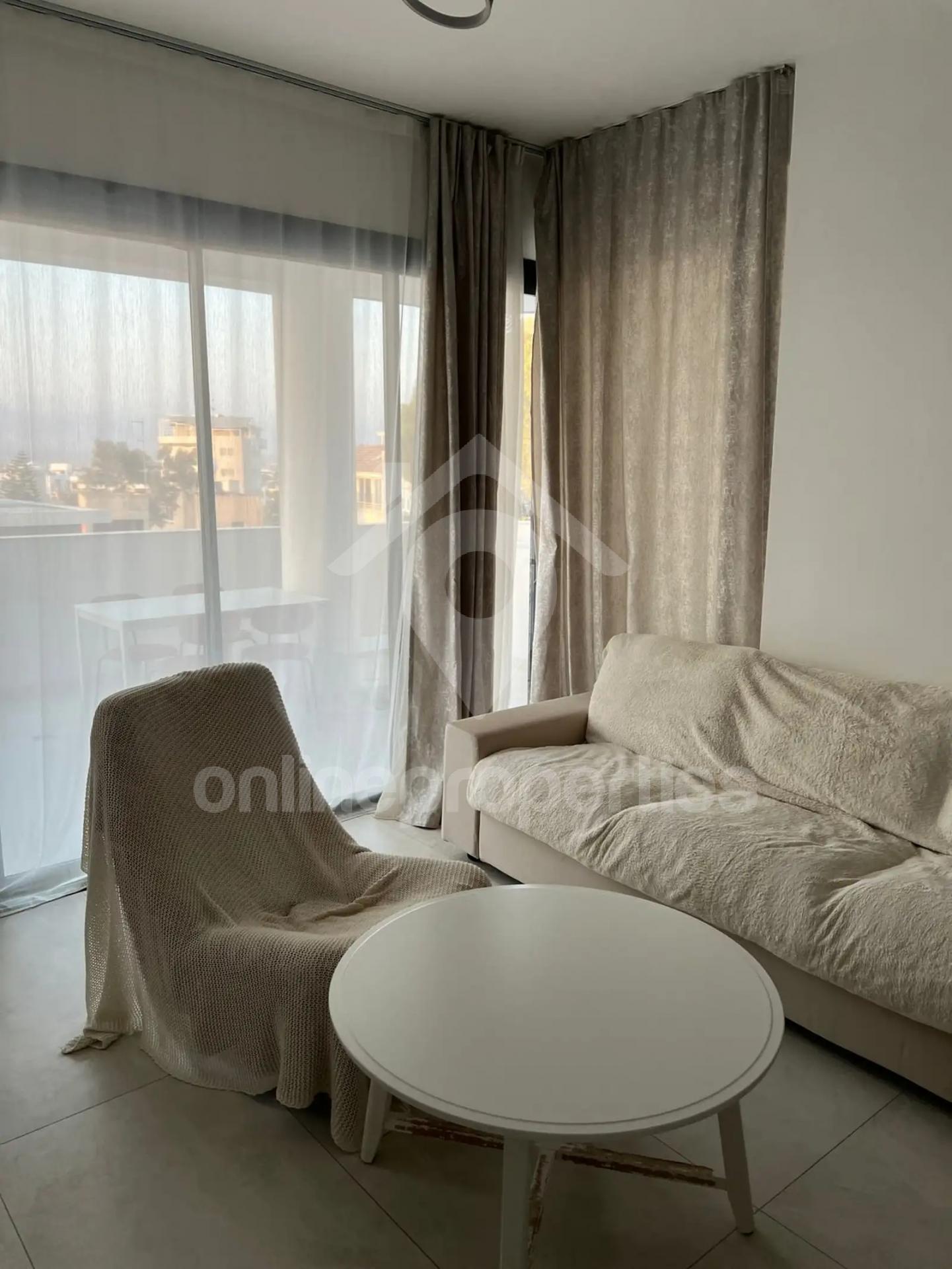 To change image, hover mouse over thumbnails below