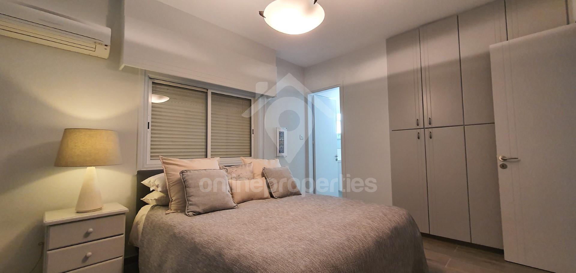 To change image, hover mouse over thumbnails below