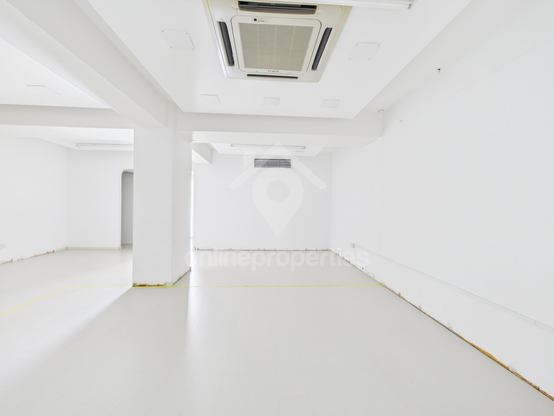 To change image, hover mouse over thumbnails below