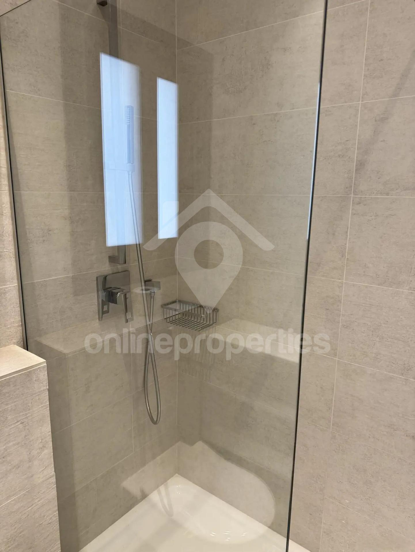 To change image, hover mouse over thumbnails below