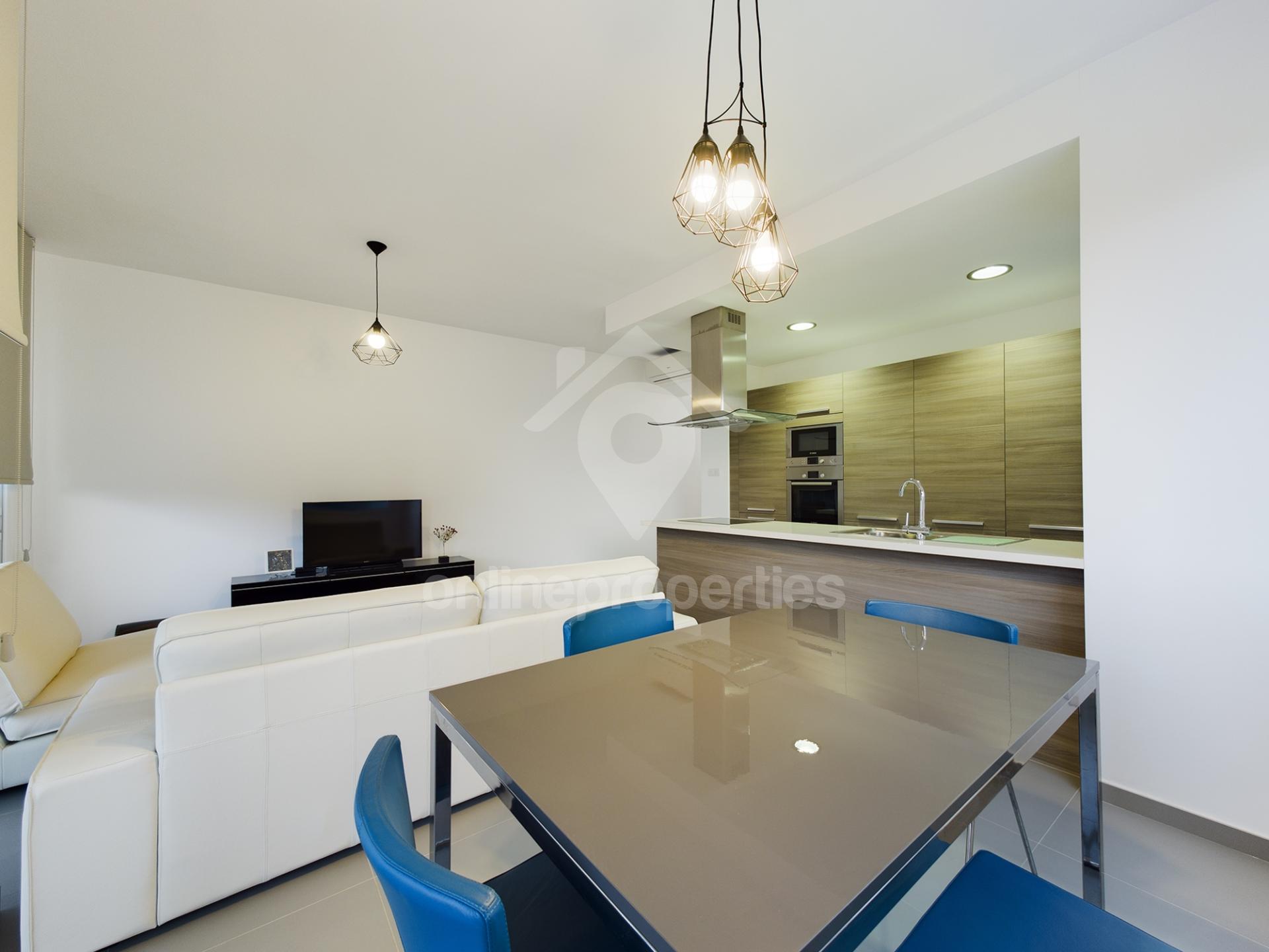 To change image, hover mouse over thumbnails below