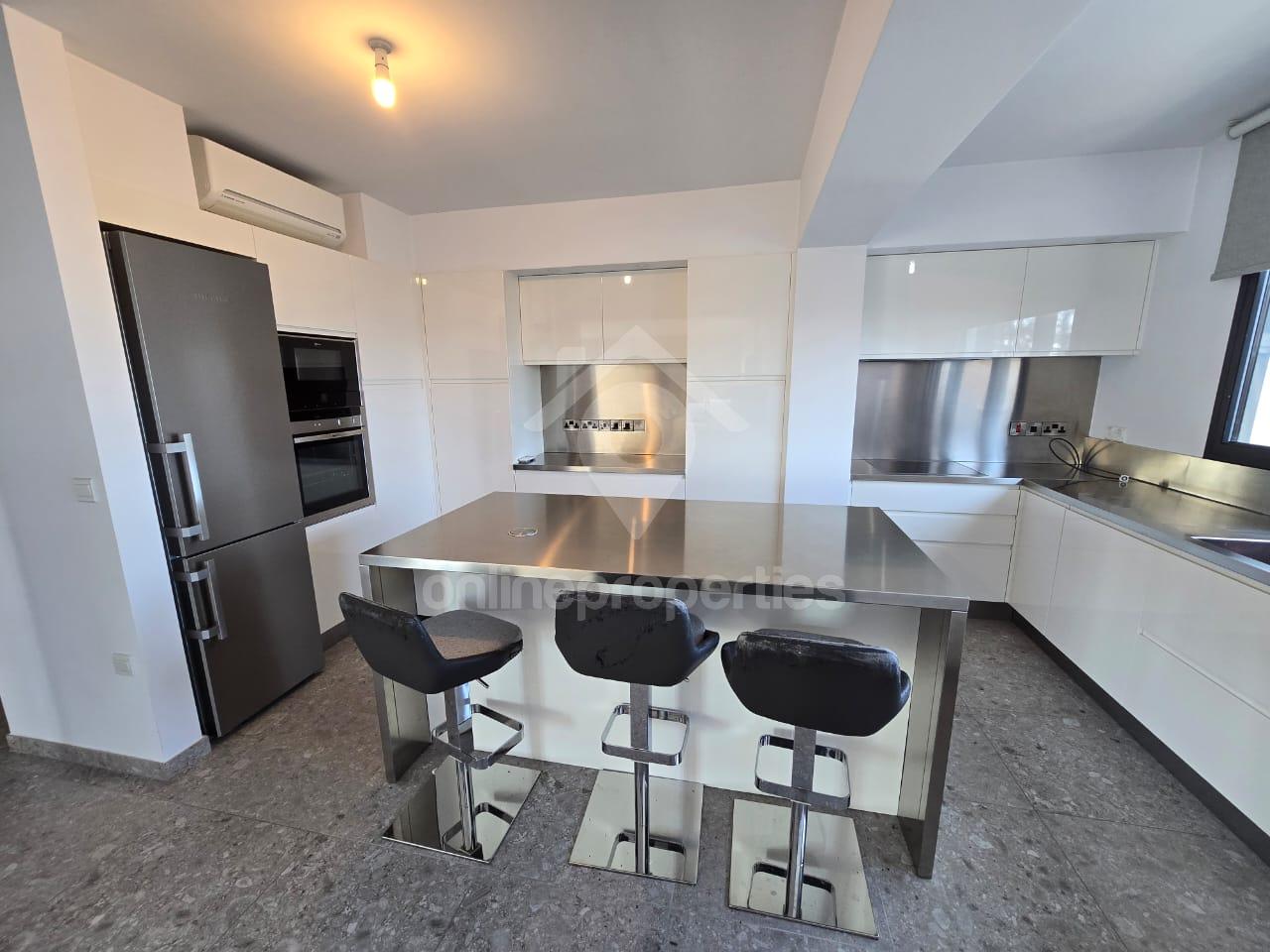 To change image, hover mouse over thumbnails below