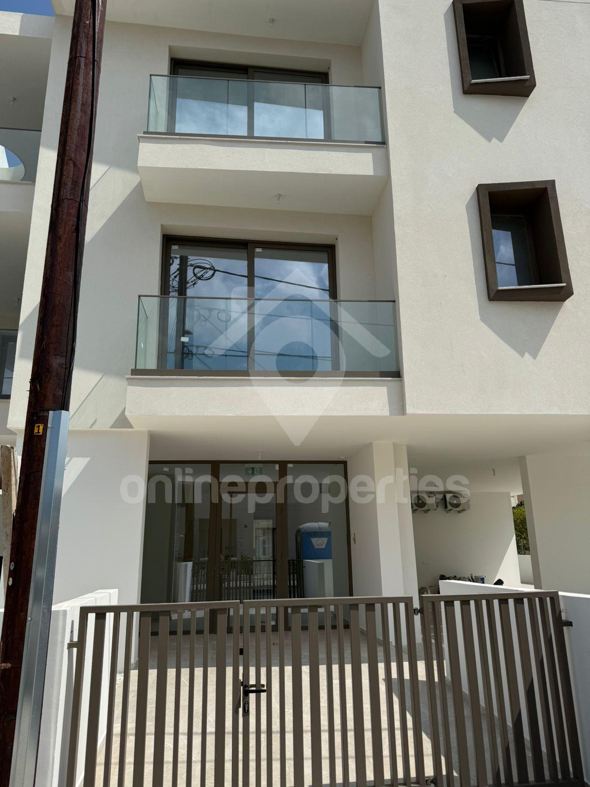 To change image, hover mouse over thumbnails below