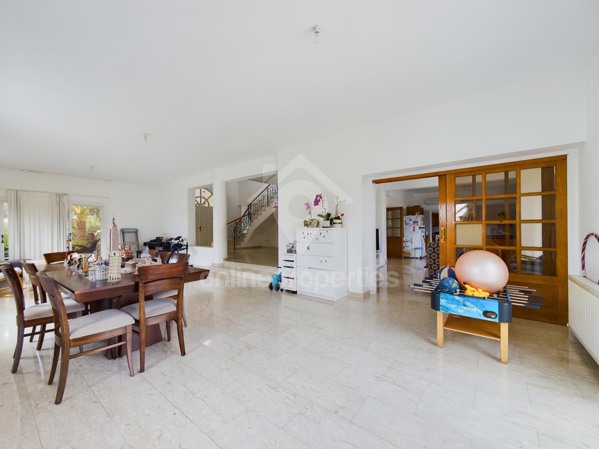 To change image, hover mouse over thumbnails below