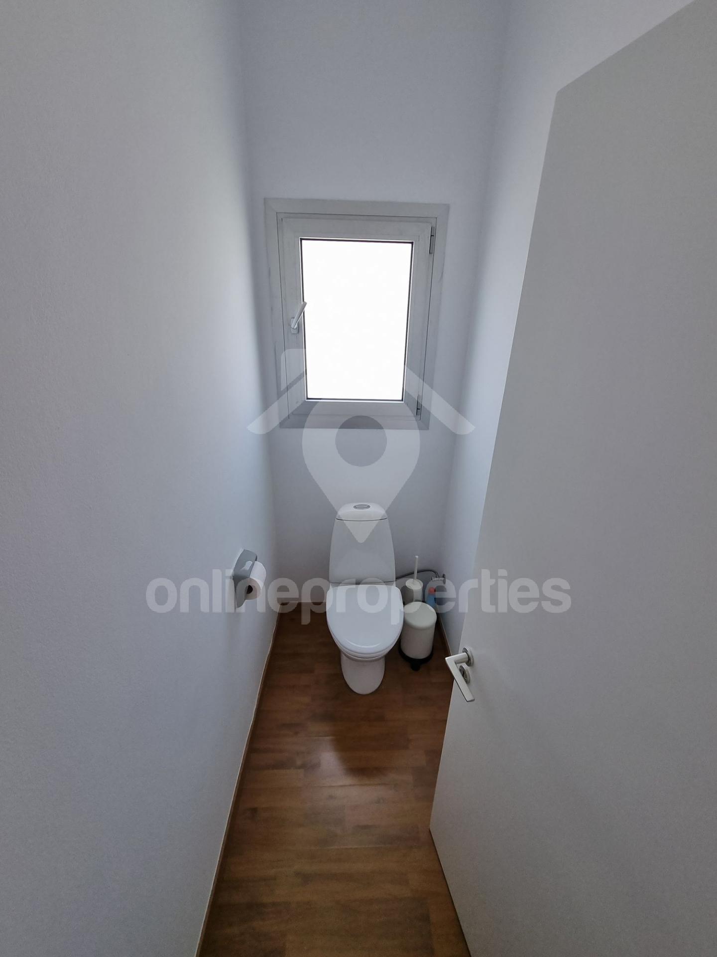 To change image, hover mouse over thumbnails below