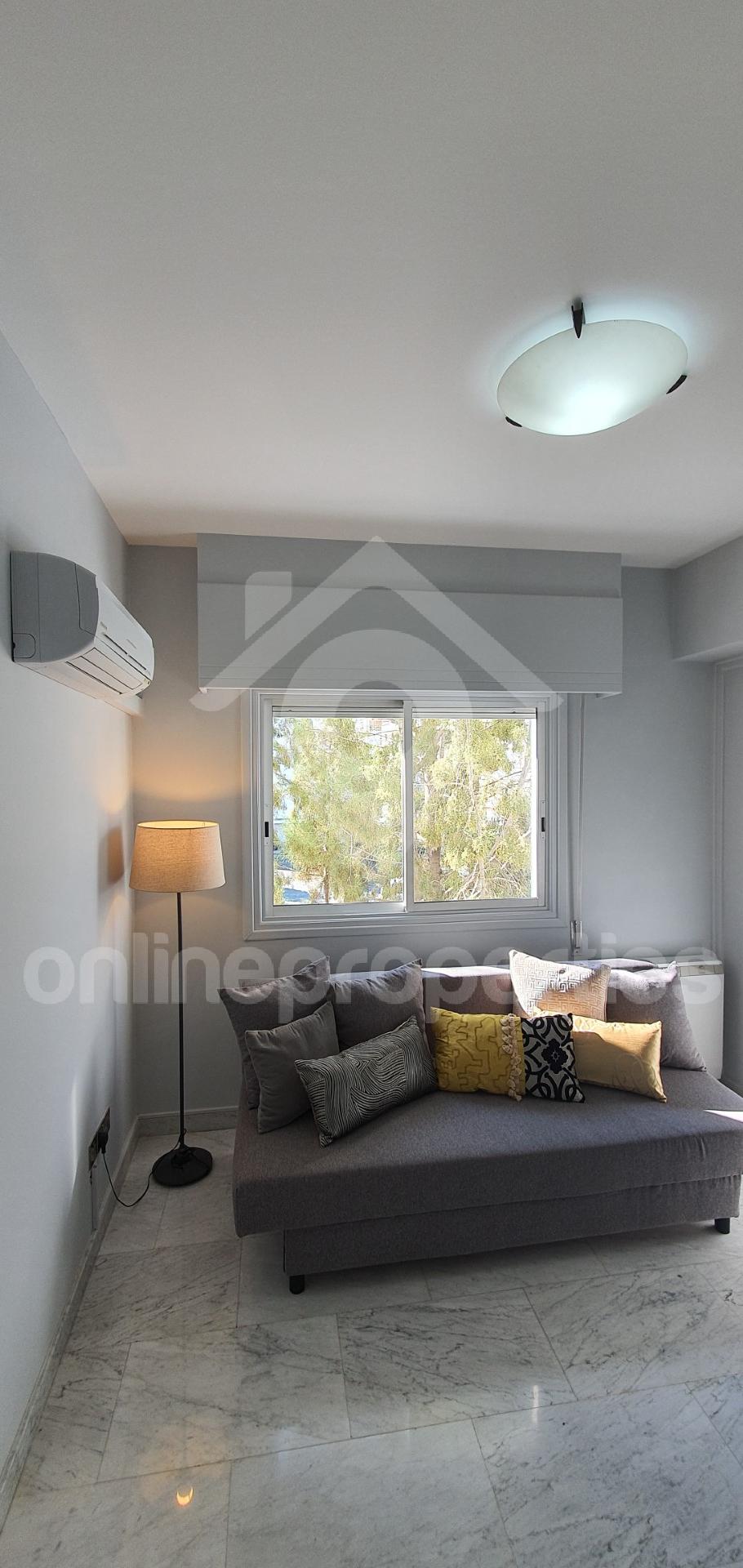 To change image, hover mouse over thumbnails below